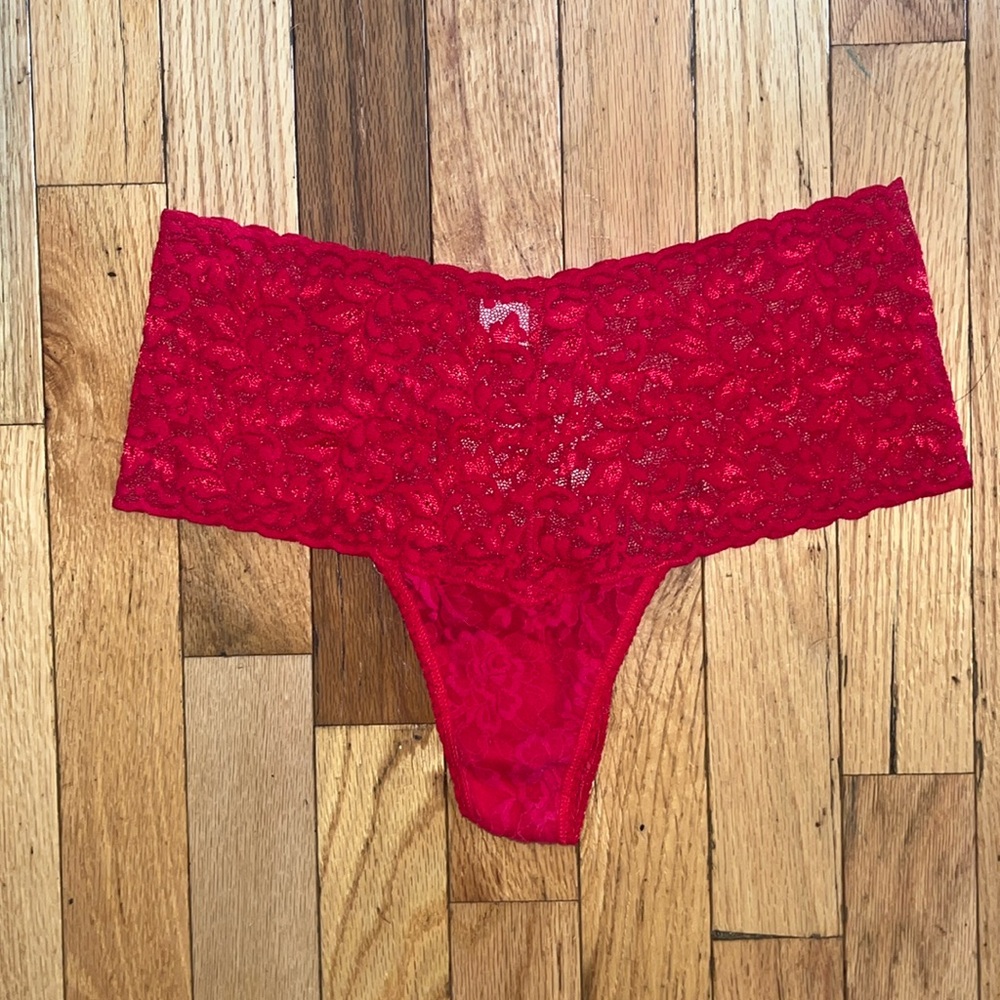NWOT Hanky Panky Signature Lace Retro Thong Panties. Red. One size